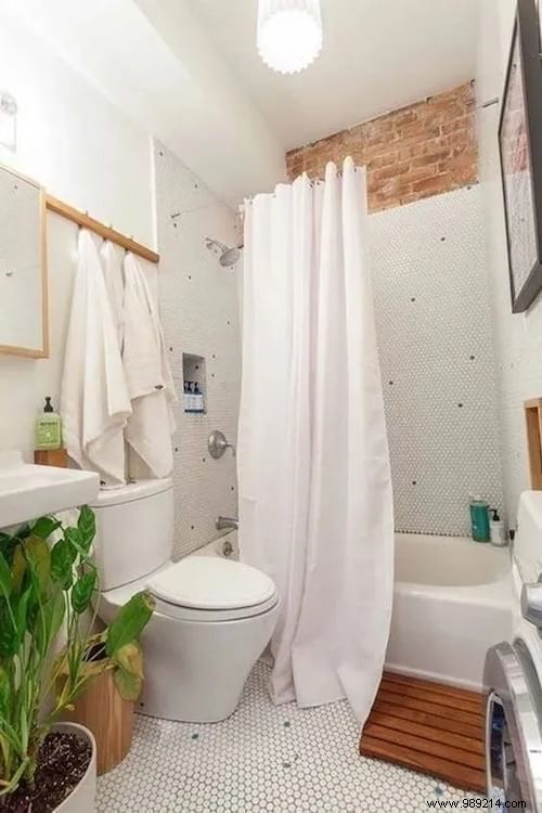 33 Expert Design Ideas to Maximize Space in Small Bathrooms