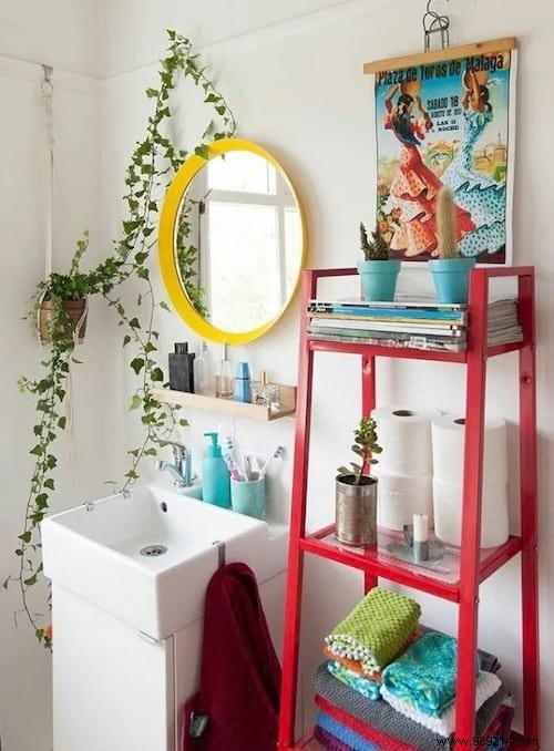 33 Expert Design Ideas to Maximize Space in Small Bathrooms