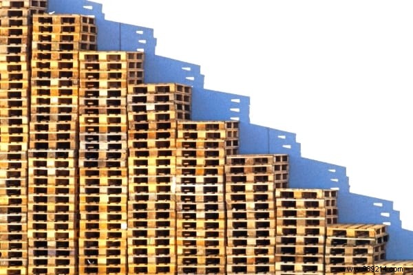 How to Source Free Wooden Pallets Near You: 5 Proven Spots + Safety Guide