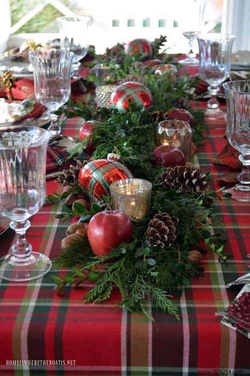 65 Easy and Budget-Friendly Christmas Table Decoration Ideas