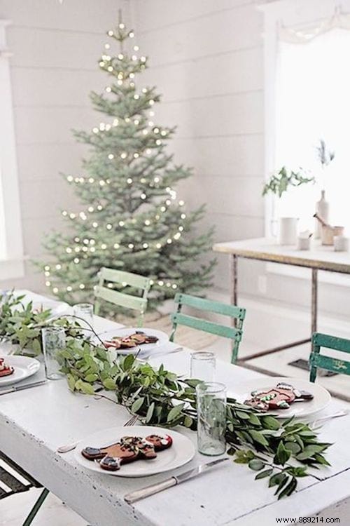 65 Easy and Budget-Friendly Christmas Table Decoration Ideas