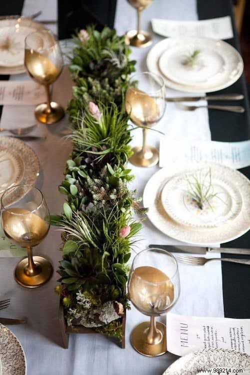 65 Easy and Budget-Friendly Christmas Table Decoration Ideas