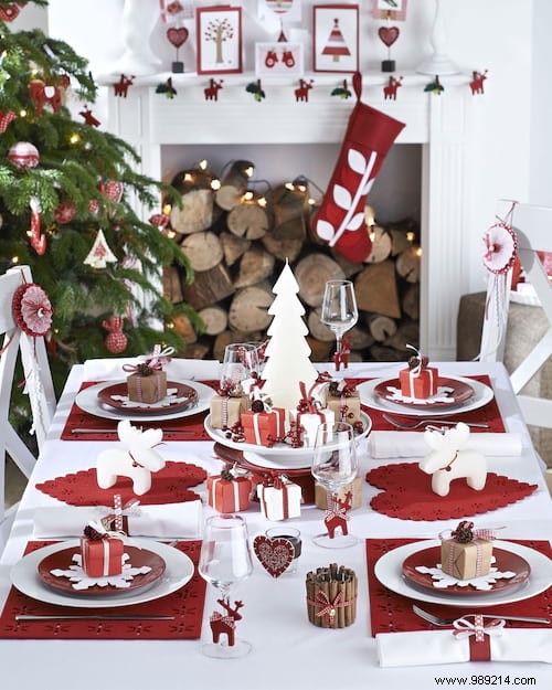 65 Easy and Budget-Friendly Christmas Table Decoration Ideas