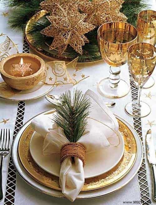 65 Easy and Budget-Friendly Christmas Table Decoration Ideas