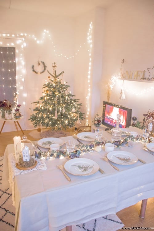 65 Easy and Budget-Friendly Christmas Table Decoration Ideas