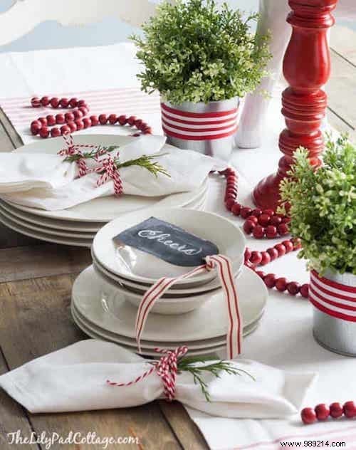 65 Easy and Budget-Friendly Christmas Table Decoration Ideas