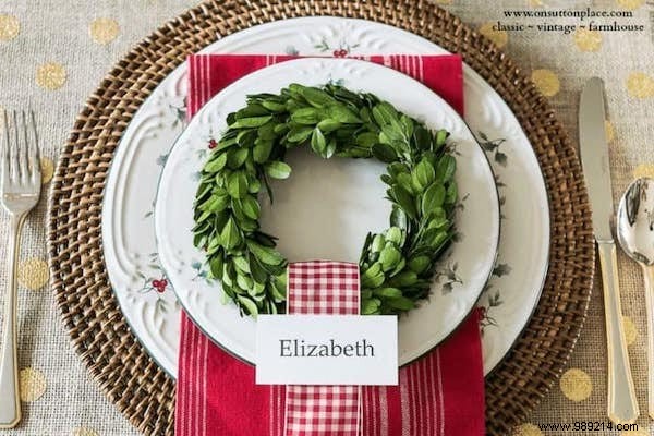 65 Easy and Budget-Friendly Christmas Table Decoration Ideas