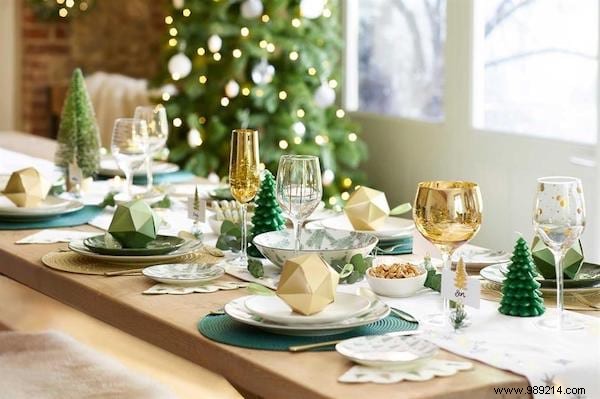 65 Easy and Budget-Friendly Christmas Table Decoration Ideas