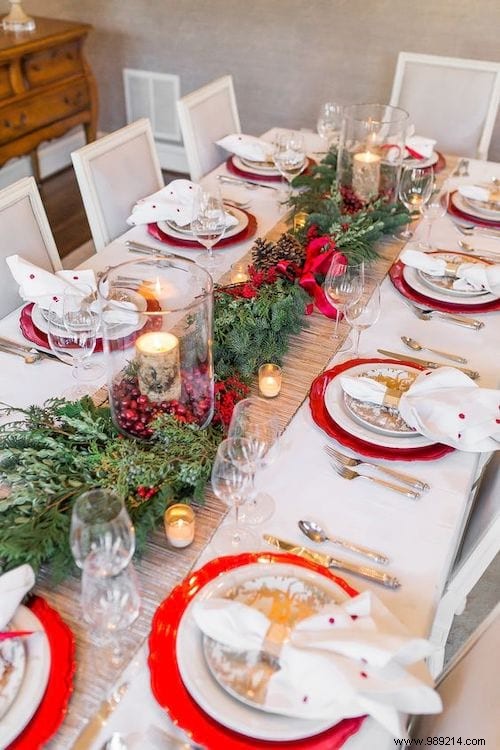 65 Easy and Budget-Friendly Christmas Table Decoration Ideas