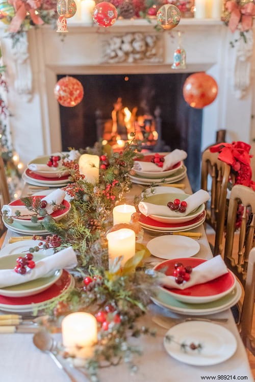 65 Easy and Budget-Friendly Christmas Table Decoration Ideas