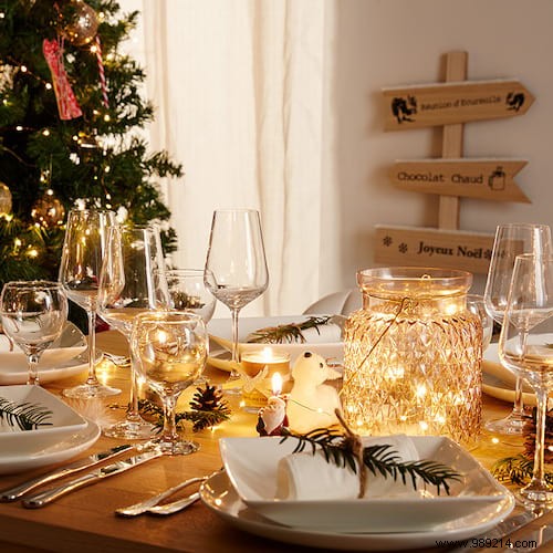 65 Easy and Budget-Friendly Christmas Table Decoration Ideas