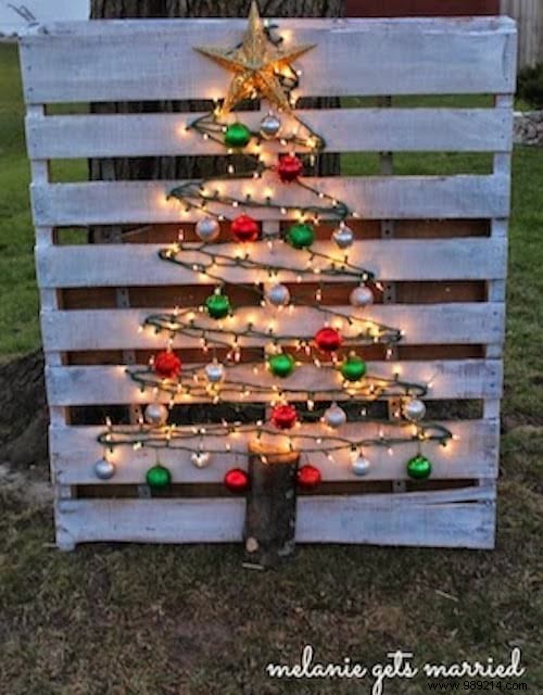 39 Budget-Friendly and Easy DIY Outdoor Christmas Decoration Ideas