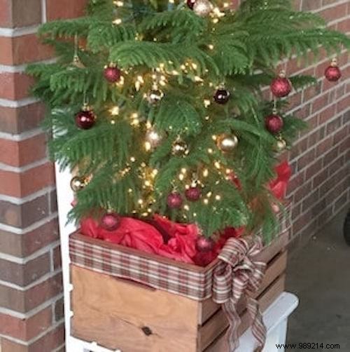 39 Budget-Friendly and Easy DIY Outdoor Christmas Decoration Ideas