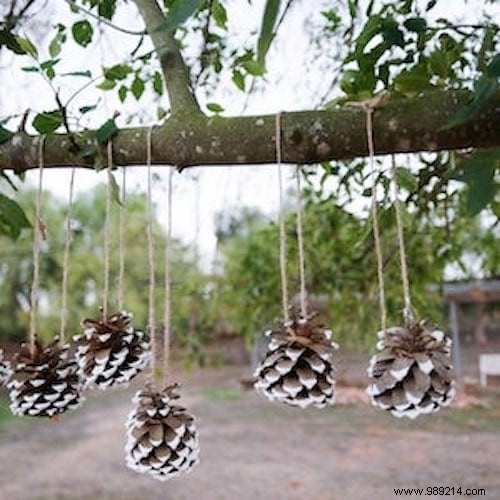 39 Budget-Friendly and Easy DIY Outdoor Christmas Decoration Ideas