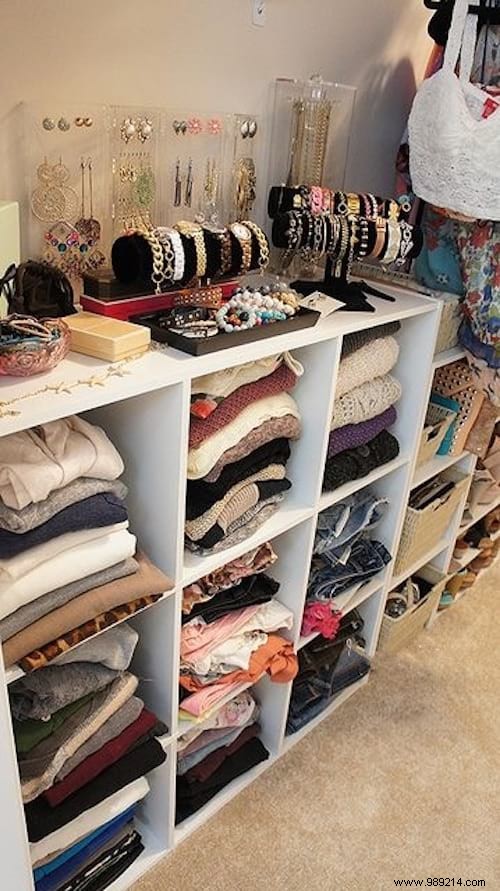 17 Versatile Ways to Transform Storage Cubes into Stylish Home Organizers