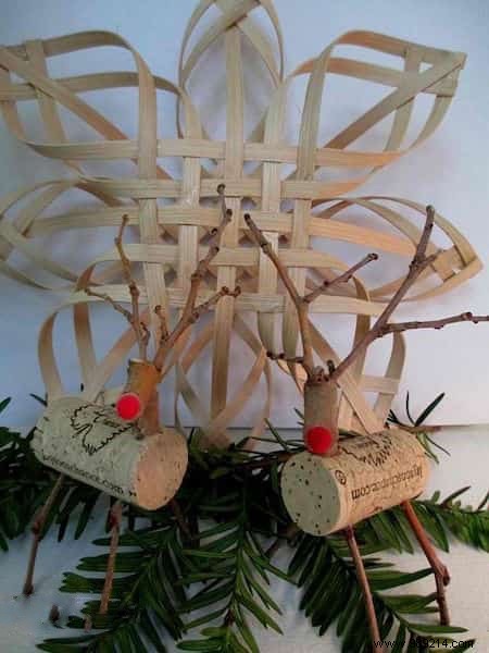 30 Creative Ways to Upcycle Everyday Items into Stunning Christmas Decorations