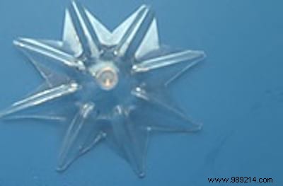 DIY Christmas Snowflake Ornaments: Recycle Plastic Bottles into Stunning Decorations