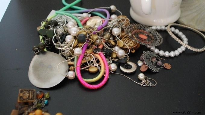 Genius DIY Jewelry Organizer: Tangle-Free Storage with Towel Racks