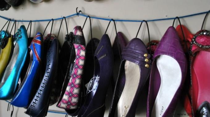 Smart DIY Wire Hanger Hack: Organize Flat Shoes on a Budget