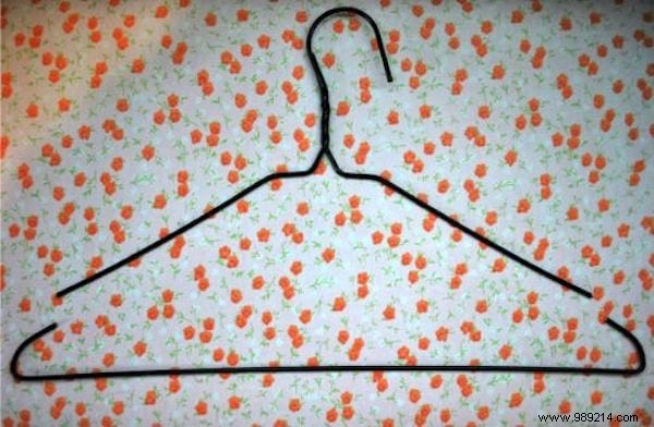 Smart DIY Wire Hanger Hack: Organize Flat Shoes on a Budget