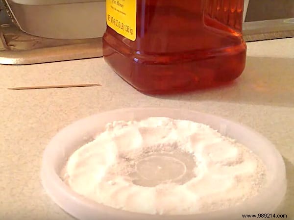 Eliminate Ants Naturally: Proven Baking Soda and Honey Trap