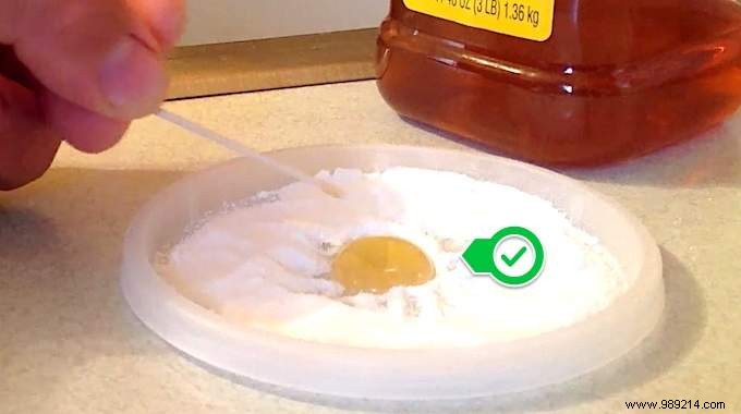 Eliminate Ants Naturally: Proven Baking Soda and Honey Trap