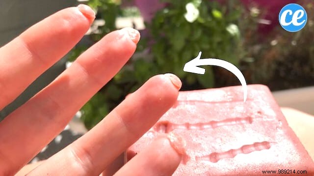 Gardener s Essential Trick: Prevent Black Nails from Dirt Forever