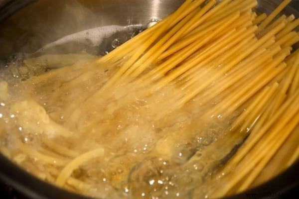 8 Proven Natural Weed Killers: Safe, Eco-Friendly Garden Tips from Years of Experience