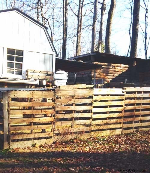 Build a Free DIY Pallet Fence: 4 Simple Steps from an Experienced Gardener