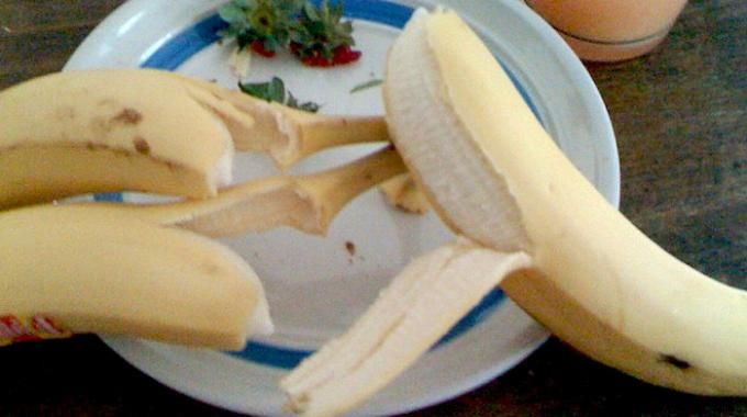 The Monkey Trick: Peel Bananas Effortlessly from the Bottom
