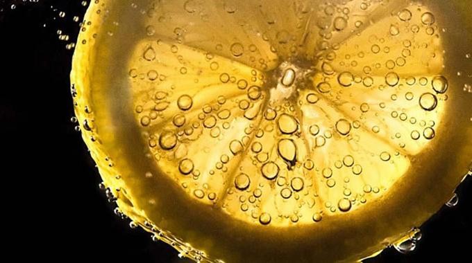 3 Proven Kitchen Hacks to Store a Cut Lemon and Keep It Fresh Longer