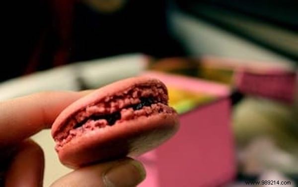 How to Store Macarons Properly: 2 Expert Tips to Preserve Freshness and Flavor