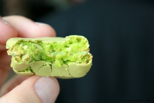 How to Store Macarons Properly: 2 Expert Tips to Preserve Freshness and Flavor