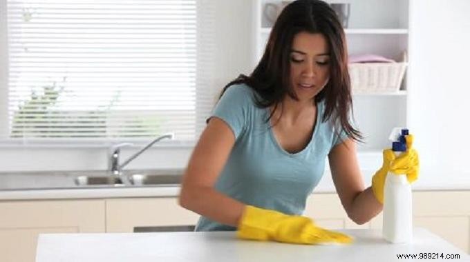 Effortlessly Degrease Your Kitchen with White Vinegar: A Proven Natural Method