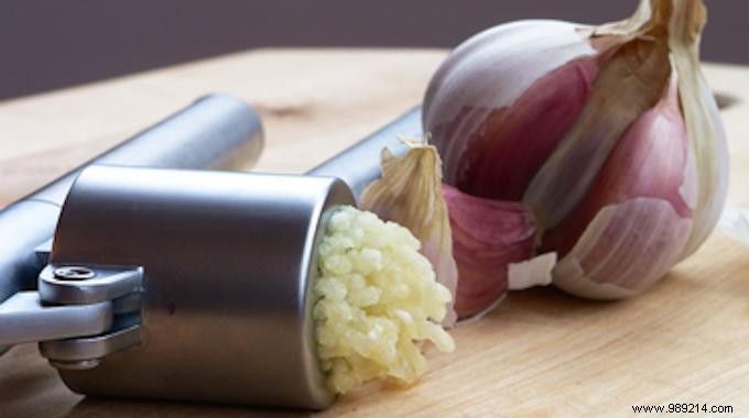 No Garlic Press Needed: Mince Garlic Easily with a Fork