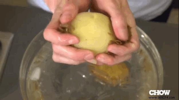 Peel Potatoes in Seconds: Grandma s Time-Tested Boiling Trick