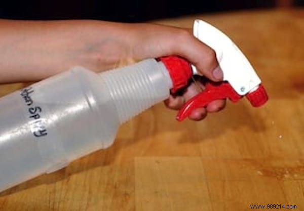 My Proven DIY Vinegar Spray: Effortless Natural Cleaning for Kitchen and Bathroom