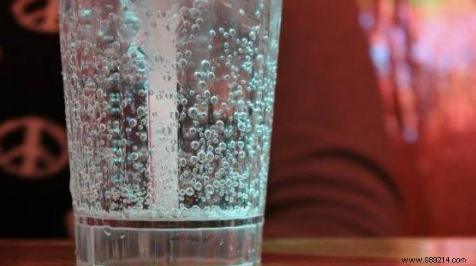 Keep Sparkling Water Fizzy for Days: The Proven Upside-Down Storage Trick