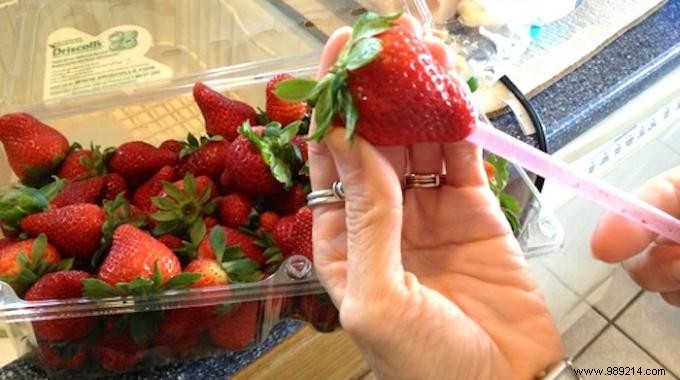 Effortless Strawberry Hulling: The Straw Trick Pros Swear By