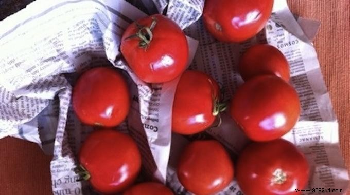 Ripen Tomatoes Faster at Home: The Simple Newspaper Trick Gardeners Swear By