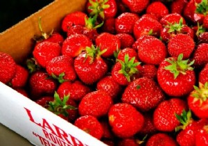 How to Wash Strawberries Properly to Preserve Their Flavor and Texture