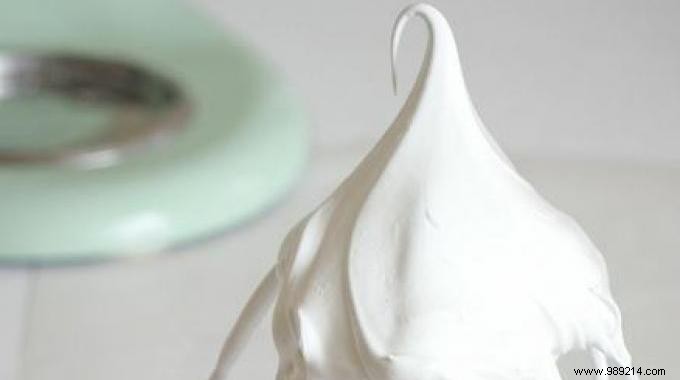 How to Whip Egg Whites by Hand Effortlessly: The Proven Lemon Juice Trick