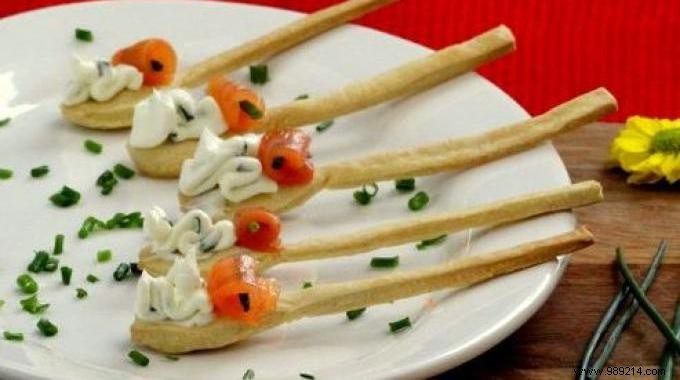 Elegant Smoked Salmon Appetizer Spoons: Ready in Just 10 Minutes