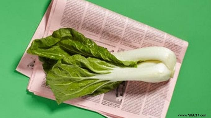 Eliminate Crisper Drawer Odors: Line Your Fridge with Newspaper