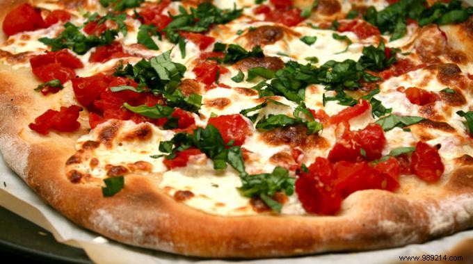 Authentic Homemade Pizza Margherita: Restaurant-Quality for Under €1 Per Person