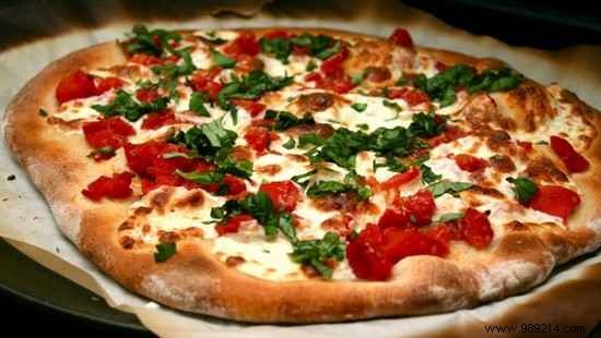 Authentic Homemade Pizza Margherita: Restaurant-Quality for Under €1 Per Person