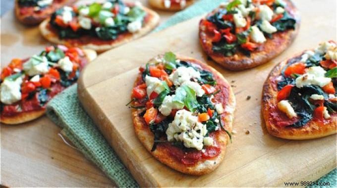 Quick & Budget-Friendly Goat Cheese Tartine Pizza: Ready in 10 Minutes