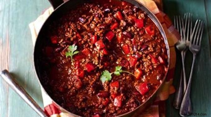 Easy Budget-Friendly Chili Con Carne Recipe: A Family Staple