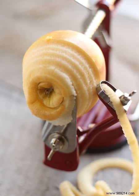 How to Make Homemade Apple Cider Vinegar from Leftover Apple Scraps