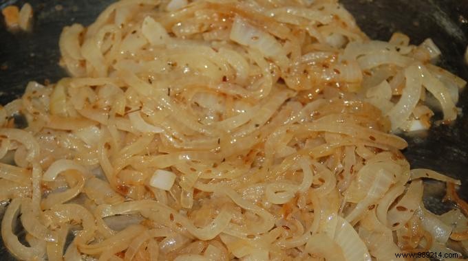 Perfect Caramelized Onions Without Burning: Grandma s Simple Flour Trick